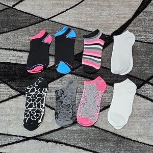 TJ MAXX NWOT NO-SHOW ASSORTED 8 PAIRS SOCK BUNDLE